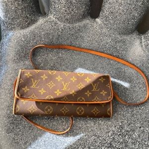 VINTAGE Louis Vuitton Clutch